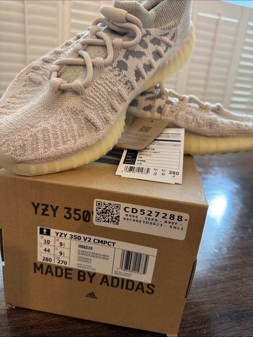 adidas Yeezy Boost 350 V2 - Light Beige / Cream